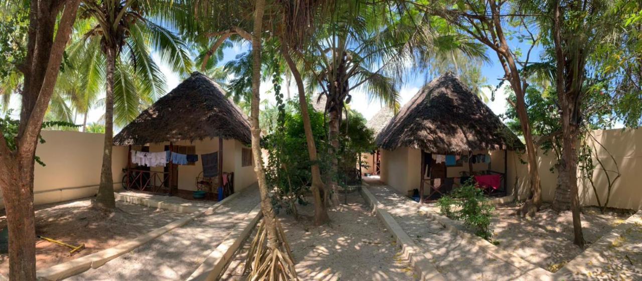 Mohammed Bungalows And Restaurant มาเทมวu ภายนอก รูปภาพ